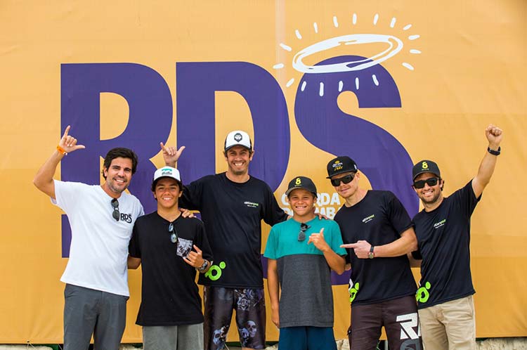 Nossos atletas Lucas Vicente e Leo Casal, manager Felipe Borges no RDS Pro Junior Guarda do Embaú 2015