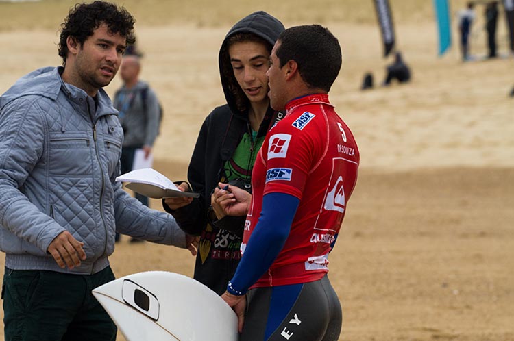 Alison Paz e Adriano de Souza durante o 2016 WSL Quiksilver Pro France