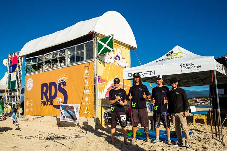 Equipe da Aktion Paz no atendimento aos atletas no RDS Pro Junior Guarda do Embaú 2015